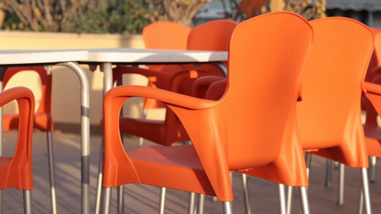 5 Reasons Why PP Plastic Chairs Are the Future of Sustainable Furniture